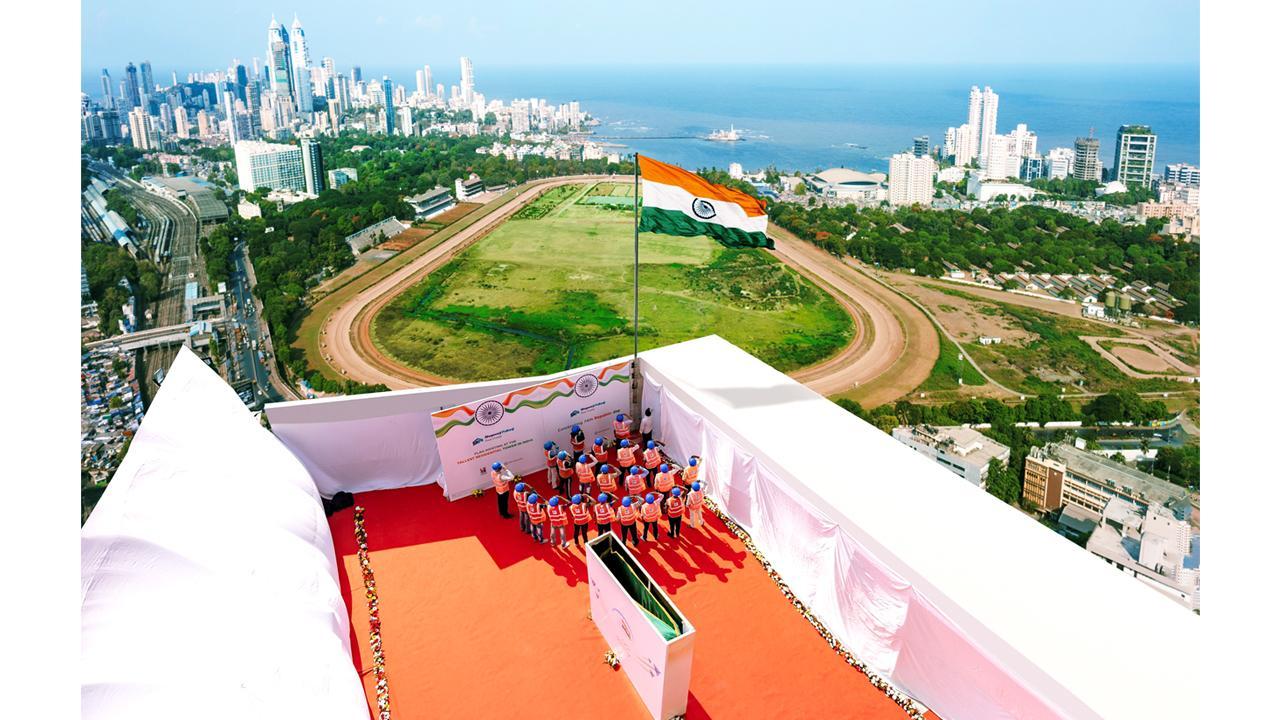 Tri-colour hoisted on Minerva, India’s tallest tower on Republic Day Construction workers hoist National Flag atop Minerva on Republic 